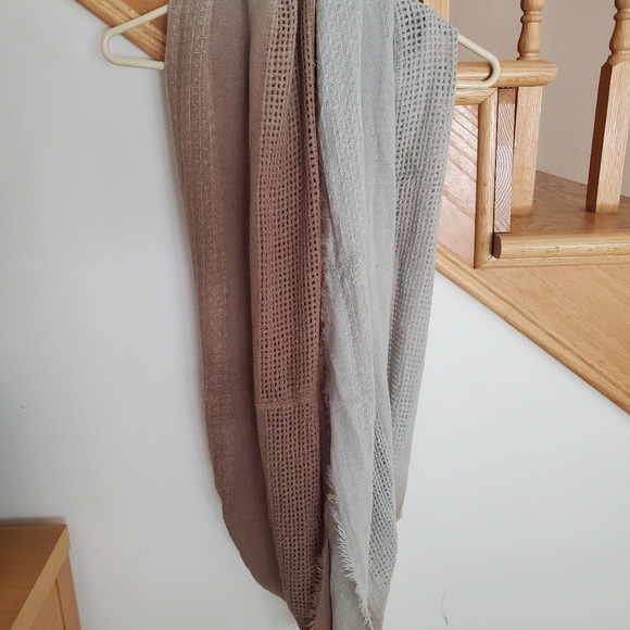 Scarf - Picture 3 of 7